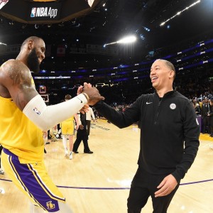 卢：16年G5后我让每人拿200刀放天花板 夺冠后詹姆斯找我要钱